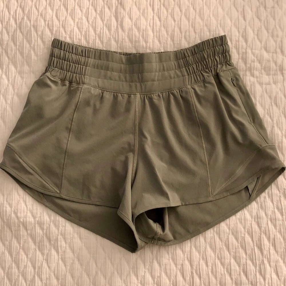 Lululemon Hotty Hot Short *High-Rise 2.5” Size 2
